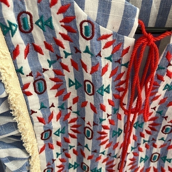 Women’s Blue And White Striped Blouse With Embroidery Size Large NWOT - Picture 6 of 8